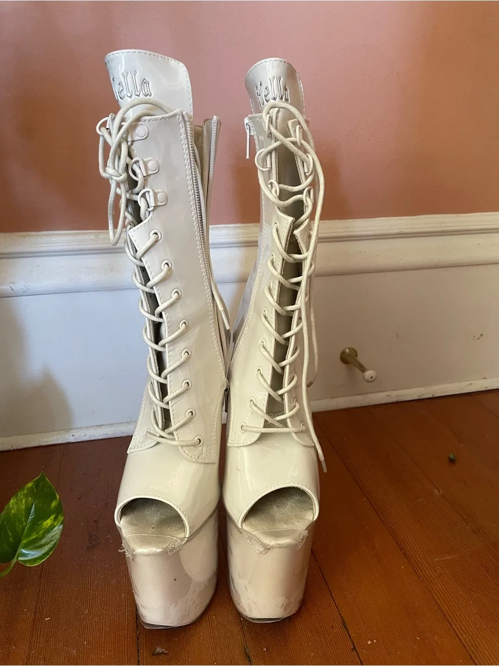 Hella Heels description no